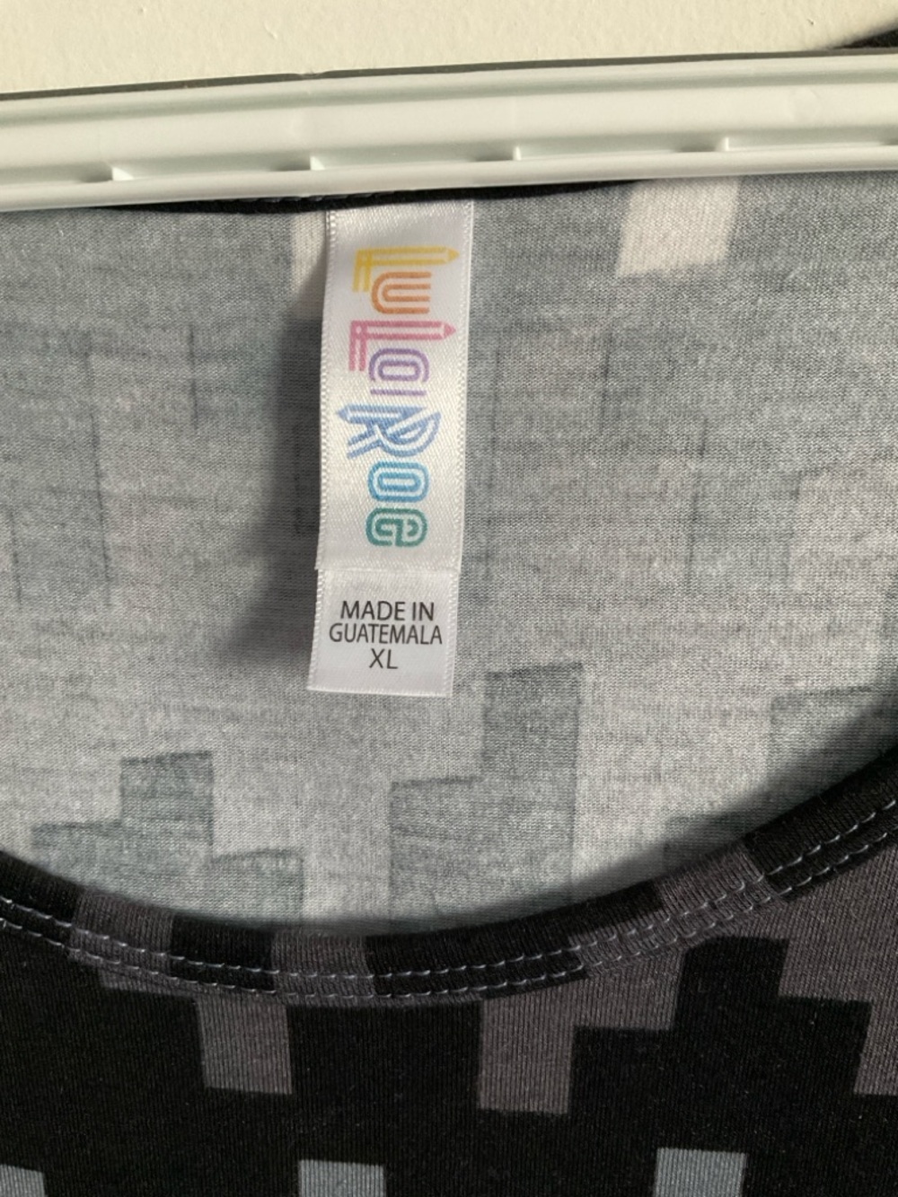LuLaRoe Classic Shirt Tee in Black, Gray & Lavender XL - Picture 4 of 12